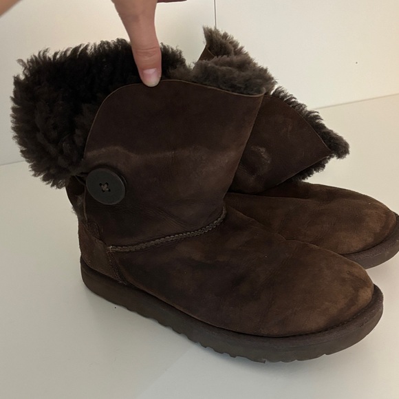 UGG Brown Shearling Boots - Picture 1 of 5